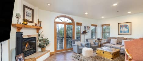 Condo, 3 Bedrooms | Living area