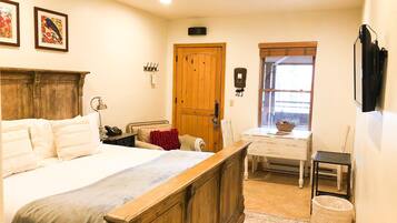 2 bedrooms, iron/ironing board, free WiFi