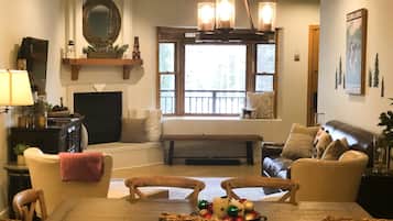 Condo, 2 Bedrooms | Interior