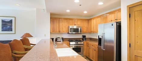 Condo, 1 Bedroom | Private kitchen