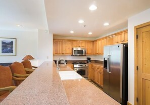 Condo, 1 Bedroom | Private kitchen