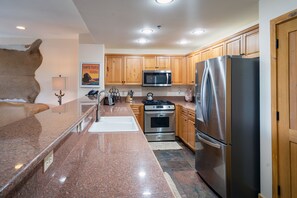 Condo, 1 Bedroom | Private kitchen | Fridge, oven, coffee/tea maker, toaster