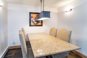 Condo, 2 quartos | Opções para refeição
