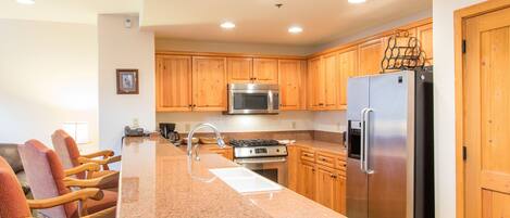 Condo, 2 Bedrooms | Private kitchen | Fridge, oven, coffee/tea maker