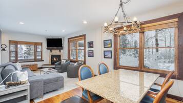 Condo, 1 Bedroom | Dining