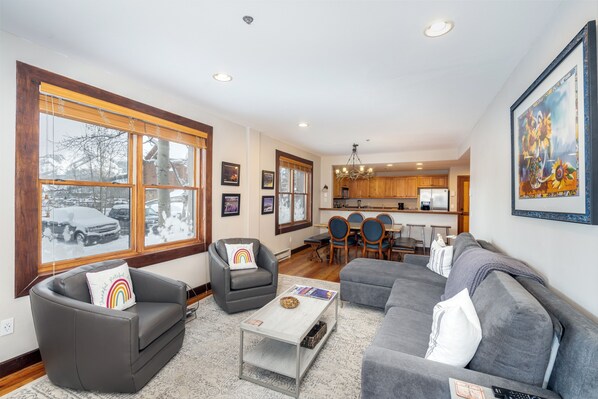 Condo, 1 Bedroom | Living area