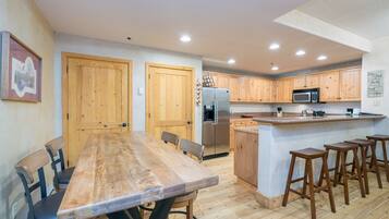 Condo, 2 habitaciones | Restaurantes