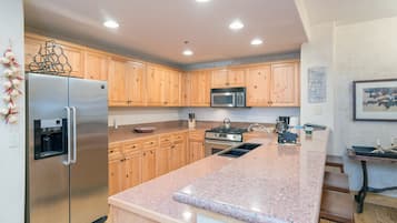 Condo, 2 Bedrooms | Private kitchen | Fridge, oven, coffee/tea maker