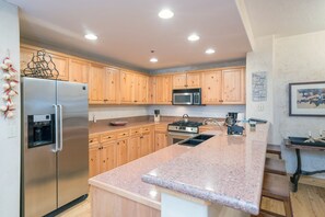 คอนโด, 2 ห้องนอน | ครัวส่วนตัว | ตู้เย็น, เตาอบ, เครื่องชงกาแฟ/ชา