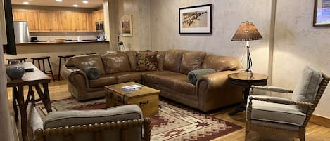 Condo, 2 Bedrooms | Living area