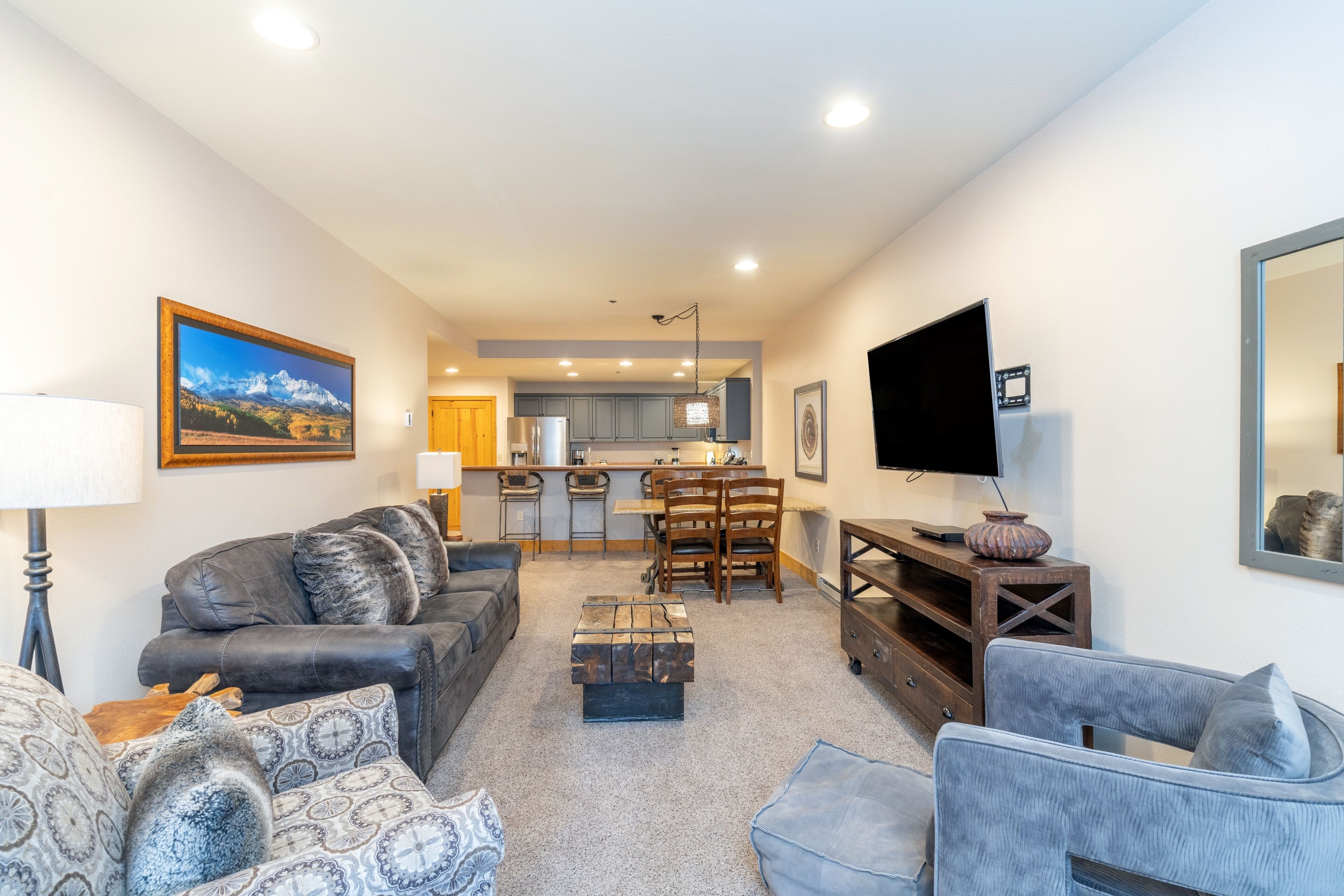 Condo, 2 Bedrooms | Living area