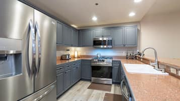 Leilighet, 2 soverom | Eget kjøkken | Kjøleskap, ovn, kaffetrakter/tekoker og brødrister