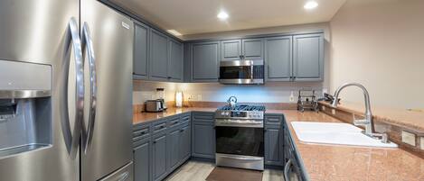 Appart'hôtel, 2 chambres | Cuisine privée | Réfrigérateur, four, cafetière/bouilloire, grille-pain