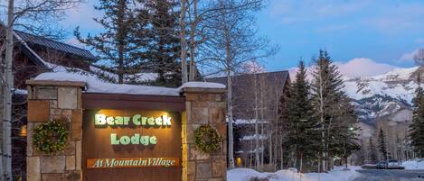 Condo, 2 Bedrooms | Exterior