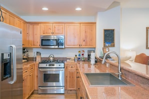 Condo, 2 Bedrooms | Private kitchen
