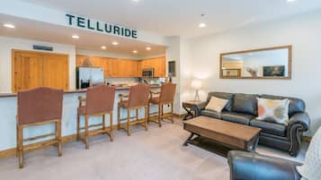 公寓客房, 2 間臥室 | 起居區