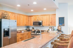 Condo, 2 Bedrooms | Private kitchen | Fridge, oven, coffee/tea maker