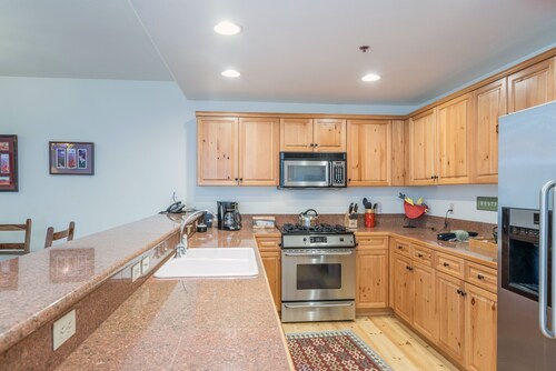 Bear Creek Lodge 108a 1 Bedroom Condo by Alpine Lodging Telluride