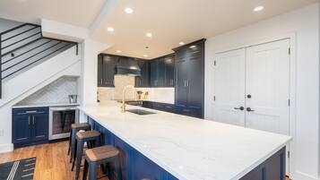 Condo, 4 Bedrooms | Private kitchen | Fridge, oven, coffee/tea maker