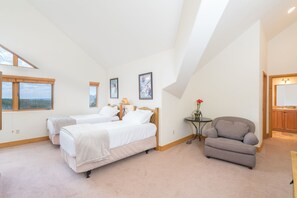Condo, 4 Bedrooms | 4 bedrooms, iron/ironing board, free WiFi