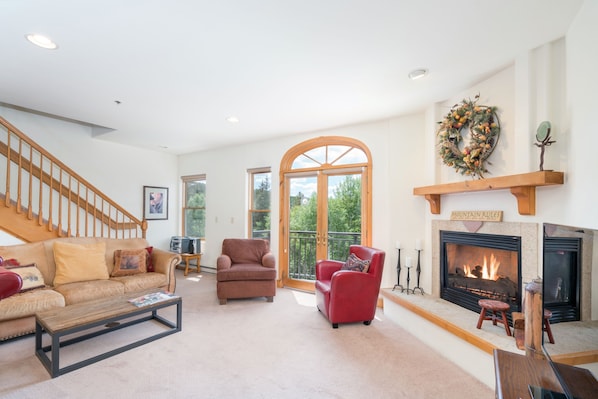 Condo, 4 Bedrooms | Living area