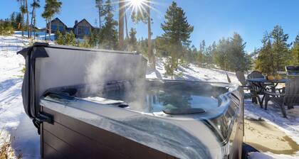 Huge Ski in/Out, 5 King Suites, Hot tub, Large Groups!
