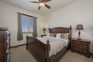 5 bedrooms, desk, iron/ironing board, travel cot