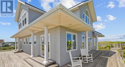 Ocean View Cottage In The Heart Of North Rustico- Seconds To Beach & Restaurants