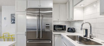 Vibrant 70s Bungalow Near Green Lake!
