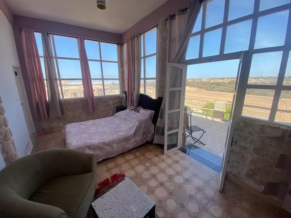 6 bedrooms, WiFi, bed sheets