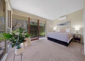 4 bedrooms, iron/ironing board, bed sheets