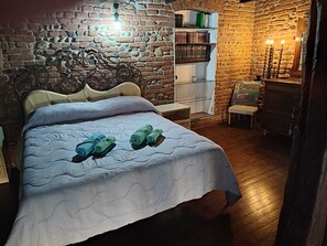 2 bedrooms, iron/ironing board, WiFi, bed sheets - 2 Bedroom Cottage in Cormano (Cormano)