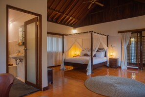 3 bedrooms, desk, iron/ironing board, WiFi - Huge Villa w/ Pool and Spectacular Rooftop Patio! (Bali)