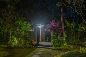 Property grounds - Huge Villa w/ Pool and Spectacular Rooftop Patio! (Bali)