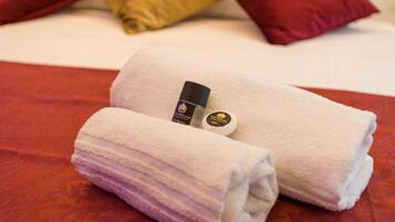 Luxury Room | 1 bedroom, in-room safe, blackout drapes, soundproofing