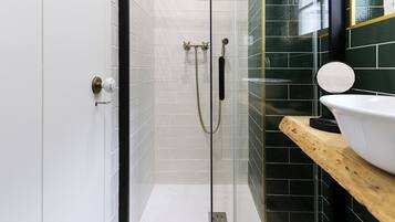 Shower, towels
