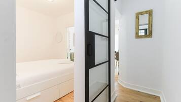 1 bedroom, bed sheets