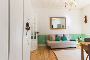 Living area - Castelo Premium II by Homing (Lisbon)