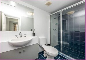 Shower, towels