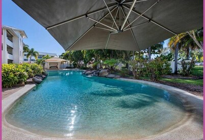 2BR Marina Apartment - Walk to Ferry-Casino-Strand