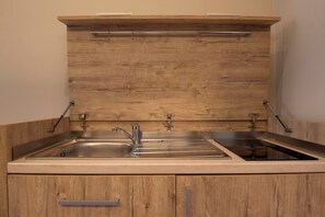 Camera Executive | Cucina privata | Frigorifero con congelatore, pentole/stoviglie/utensili