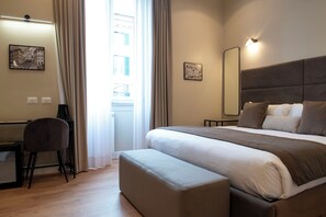 Habitación superior | Ropa de cama de alta calidad, edredón y minibar 
