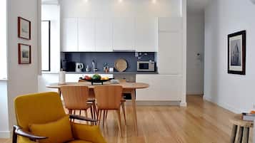 Apartment, 1 Bedroom, Kitchen | Private kitchen | Microwave, dishwasher, coffee/tea maker, cookware/dishes/utensils
