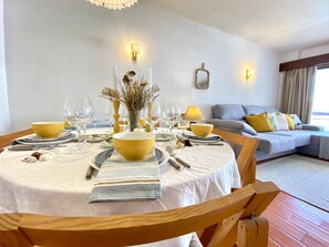 公寓, 2 间卧室, 使用泳池 | 客房内用餐