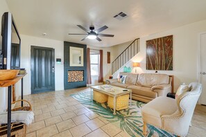 Interior - San Antonio Townhome: 3 Mi to Lackland Afb! (San Antonio)