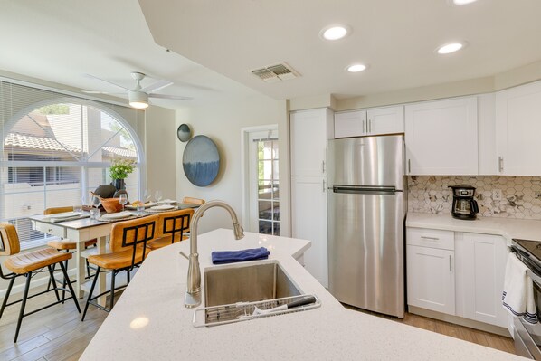 Microwave, oven, stovetop, dishwasher - Updated Scottsdale Condo w/ Pool Access! (Scottsdale)