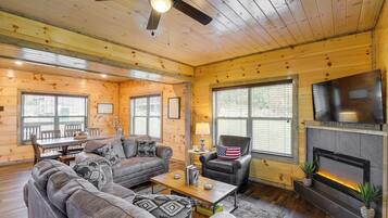 House (4 Bedrooms) | Interior