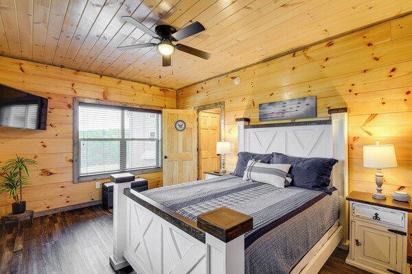 Hot Tub, Fireplace & Views: Sevierville Retreat! - Dollywood, Pigeon Forge