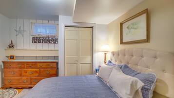 Apartment (2 Bedrooms) | 2 bedrooms, iron/ironing board, free cots/infant beds, bed sheets