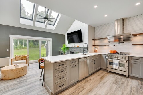 Mid-century Tenney Mountain Condo Near Hiking